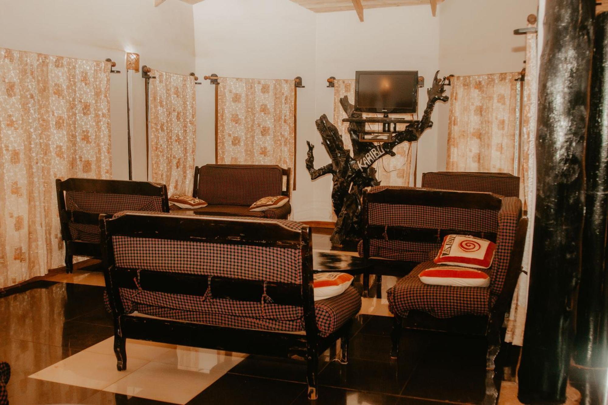 Ngorongoro Camp And Lodge カラトゥ エクステリア 写真