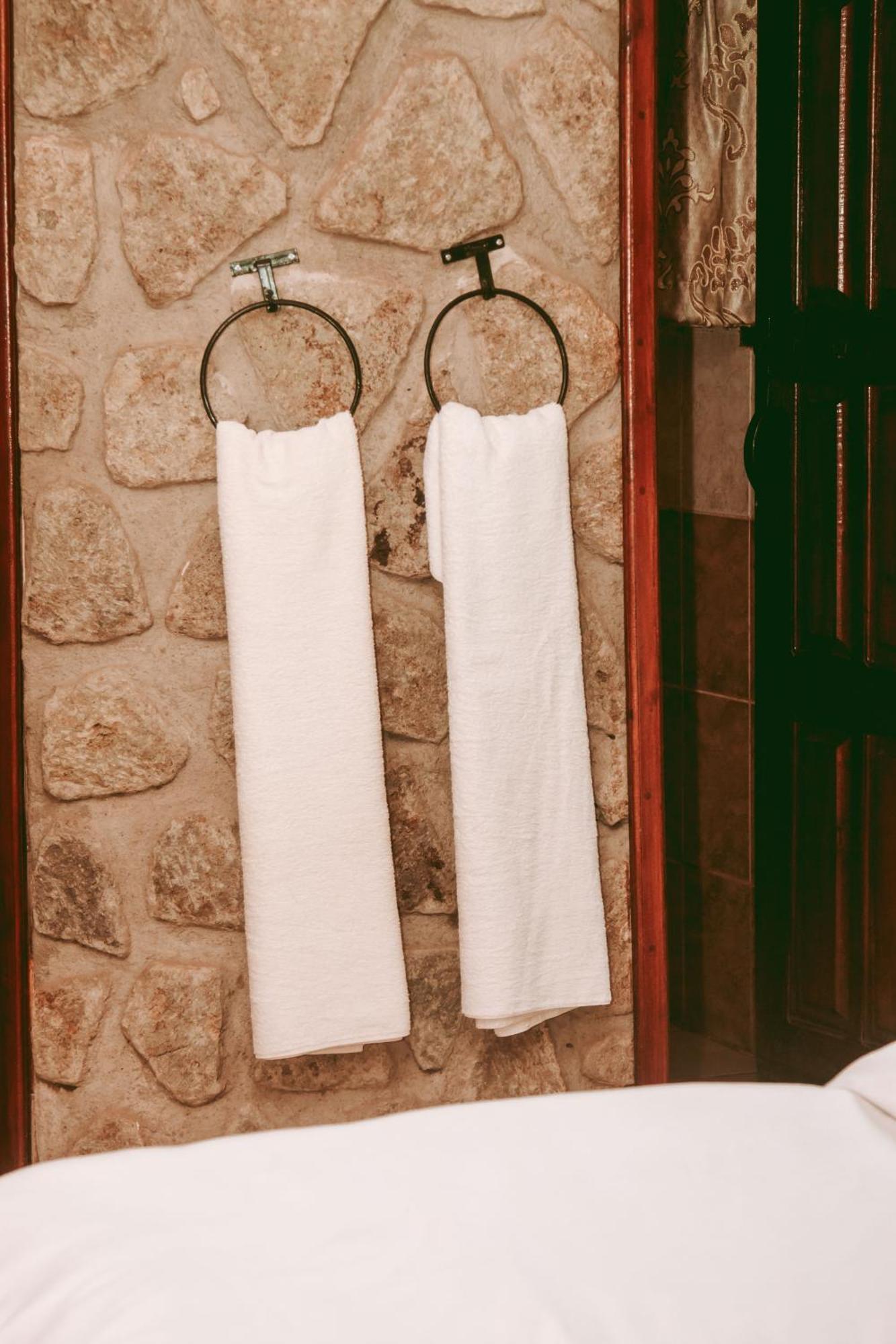 Ngorongoro Camp And Lodge カラトゥ エクステリア 写真